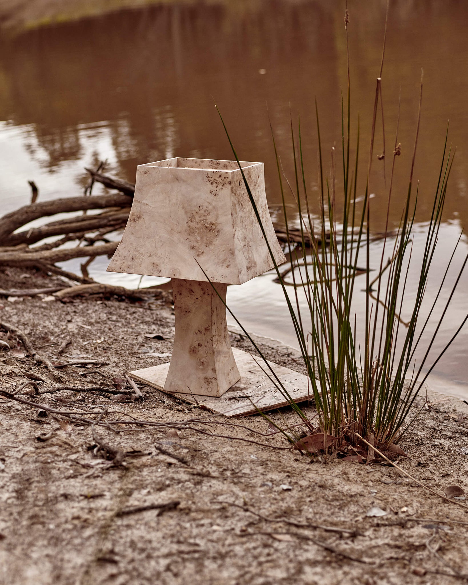 Load image into Gallery viewer, Burlie Lamp