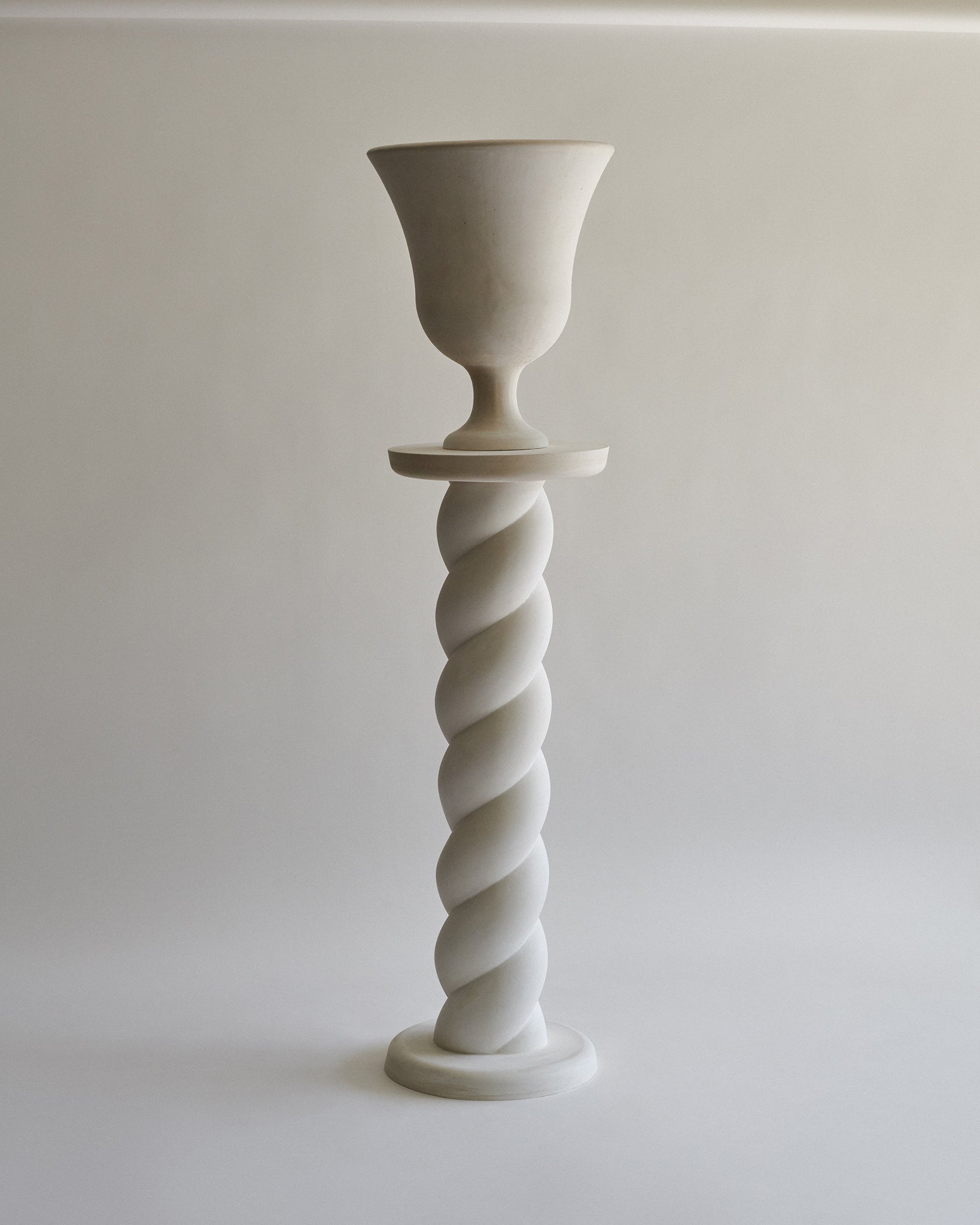 Load image into Gallery viewer, Twister Pedestal